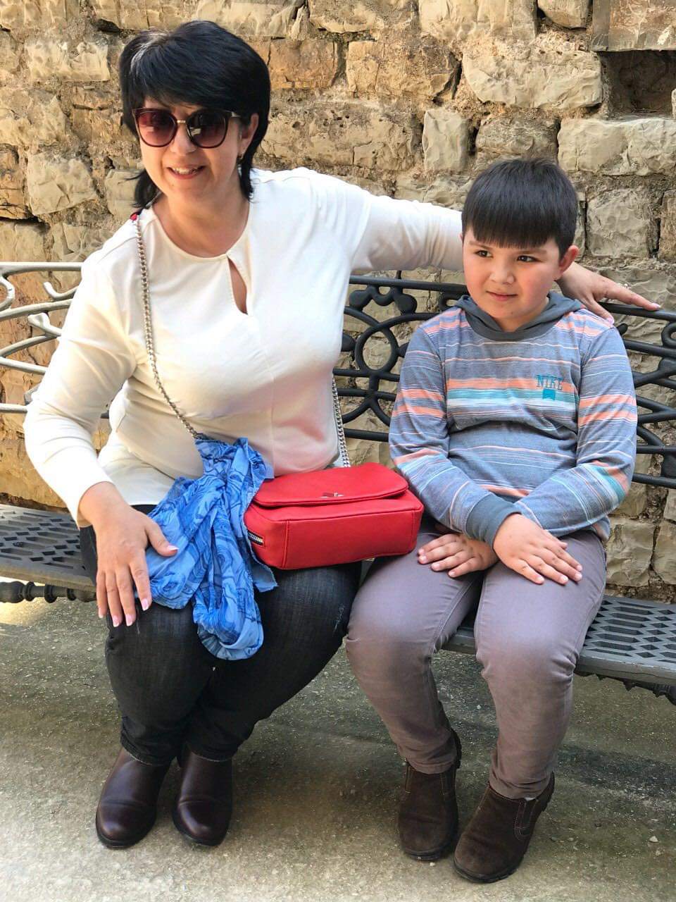 O familie, un copil cu autism și o lecție despre sprijin real: povestea Rodicăi și a lui Gabriel